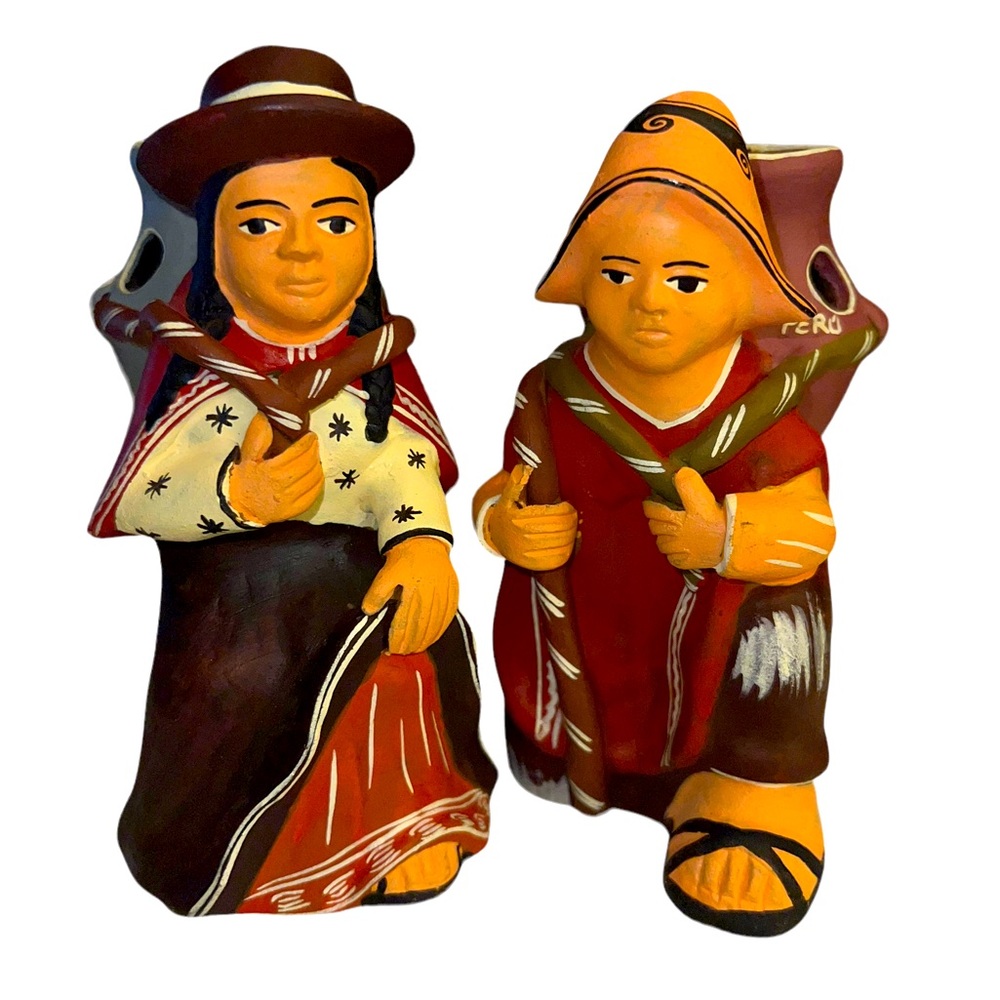 VINTAGE- Set of 2- Peruvian figures - Ayacucho - Terra Cotta hand painted